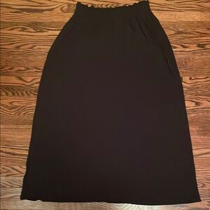 Women’s black skirt size xs black with elastic stretch waist. Joe Fresh brand.